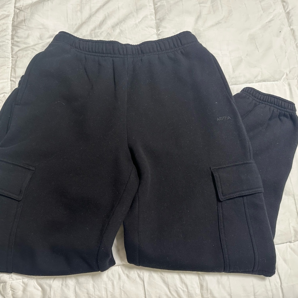 Aritzia Cozy Fleece Mega Cargo™ Jogger 
Size : XS Short